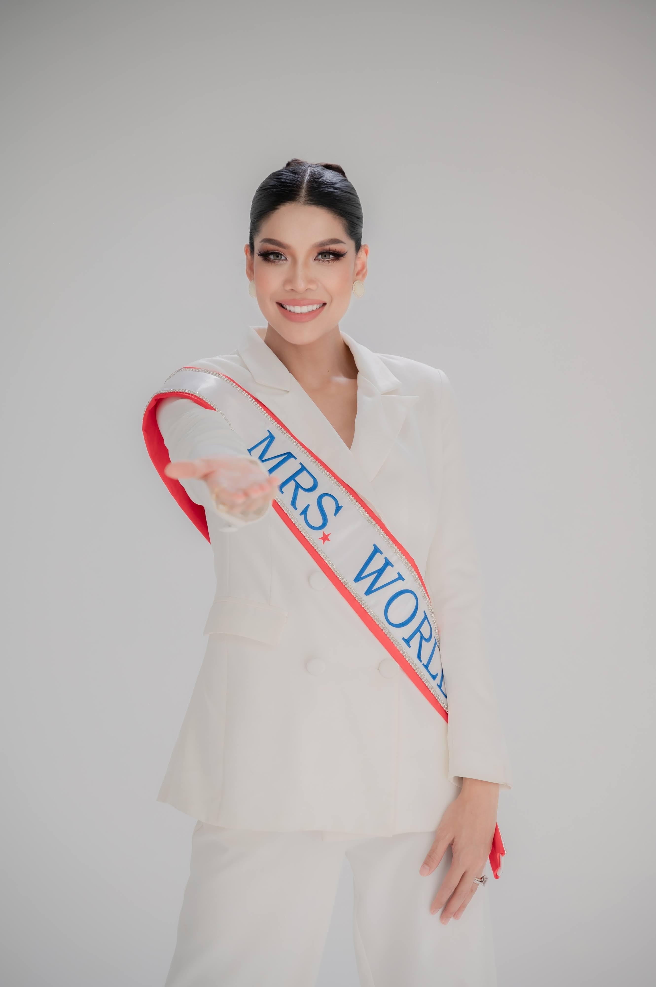 Sammy Chanita Craythorne - Mrs. World 2025